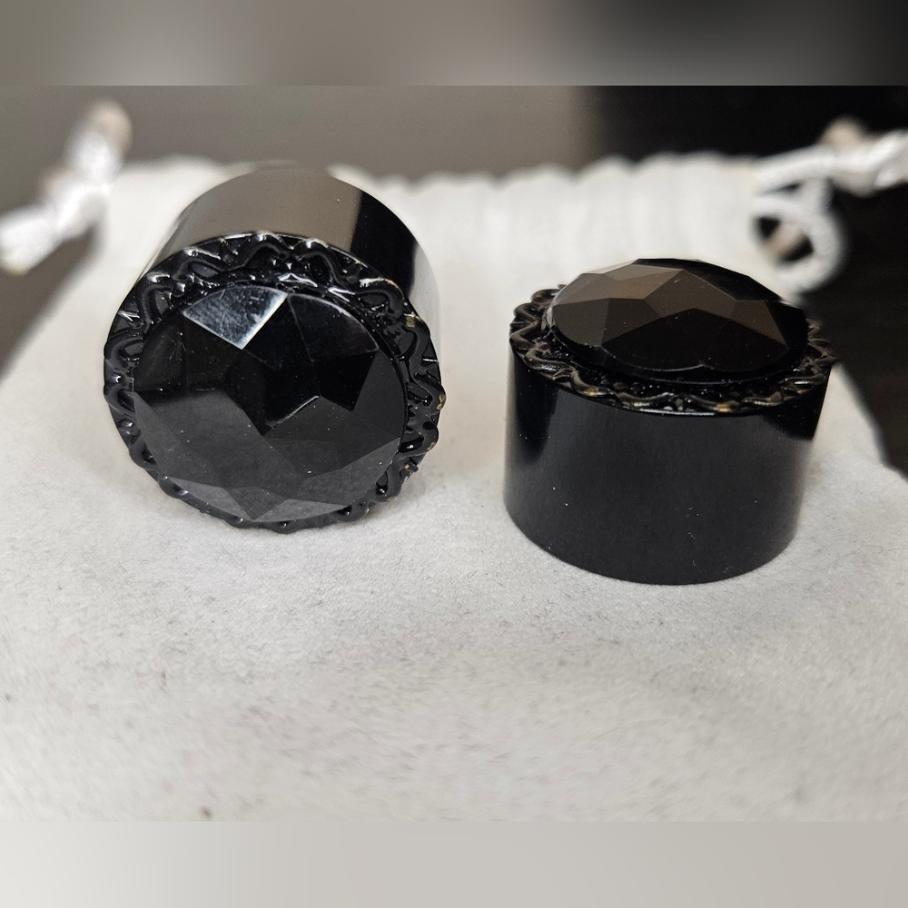Simple elegant black plugs